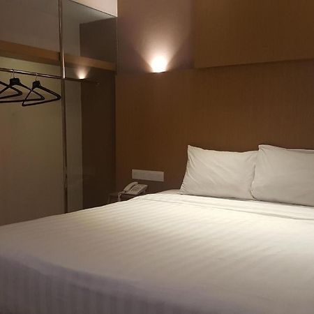 Kharisma Hotel 마디운 외부 사진
