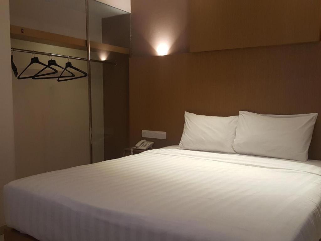 Kharisma Hotel 마디운 외부 사진