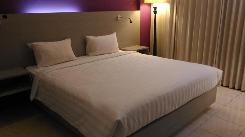 Kharisma Hotel 마디운 외부 사진
