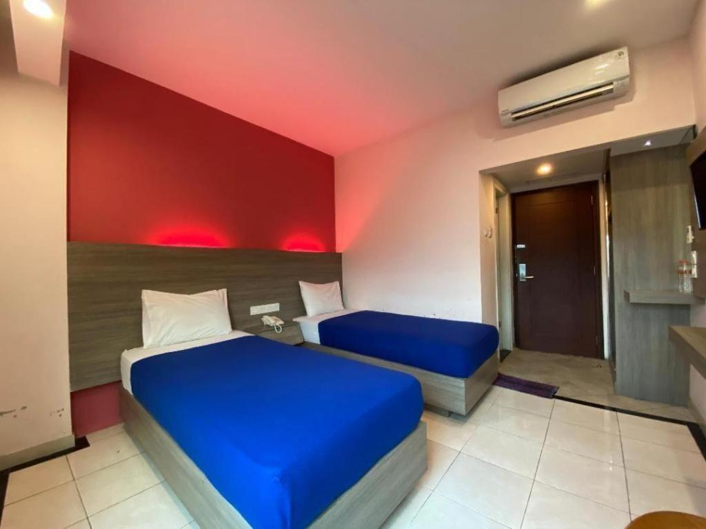 Kharisma Hotel 마디운 외부 사진