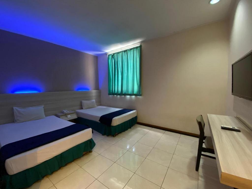 Kharisma Hotel 마디운 외부 사진