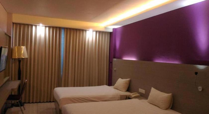 Kharisma Hotel 마디운 외부 사진