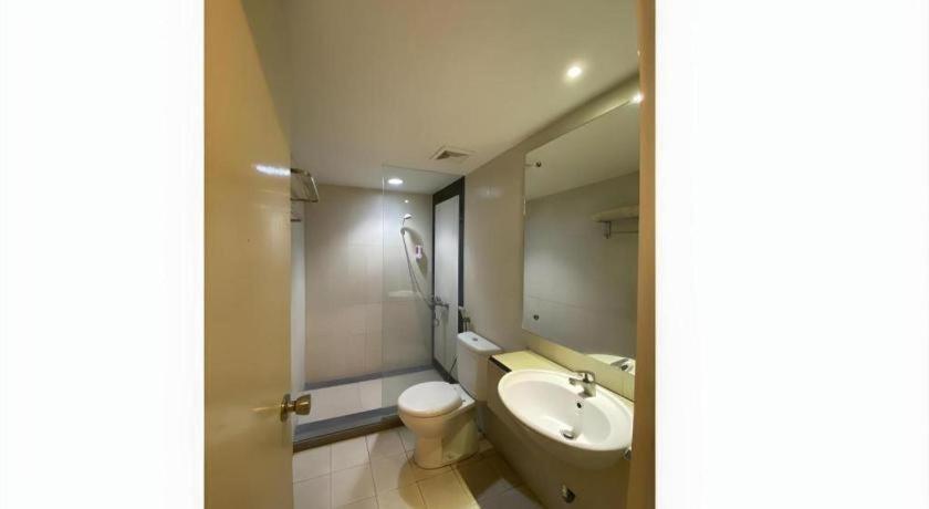Kharisma Hotel 마디운 외부 사진