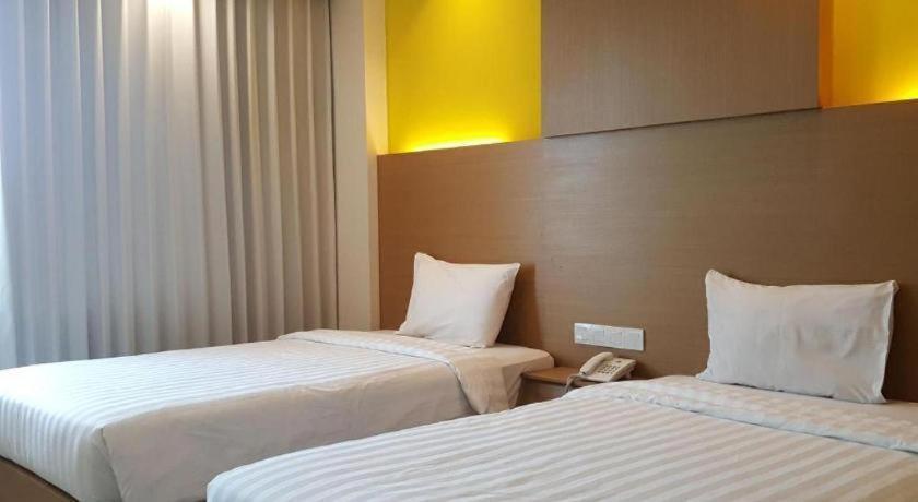 Kharisma Hotel 마디운 외부 사진