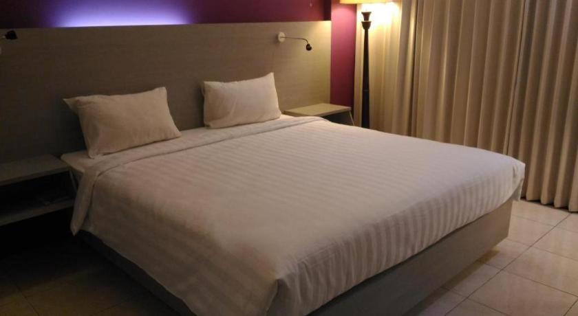 Kharisma Hotel 마디운 외부 사진