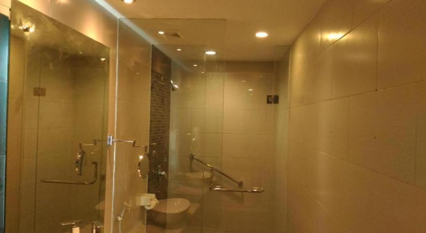 Kharisma Hotel 마디운 외부 사진