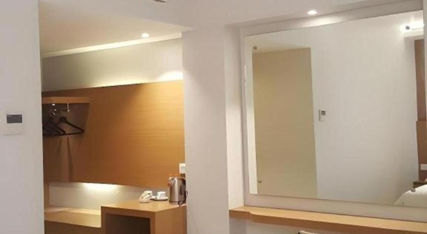 Kharisma Hotel 마디운 외부 사진