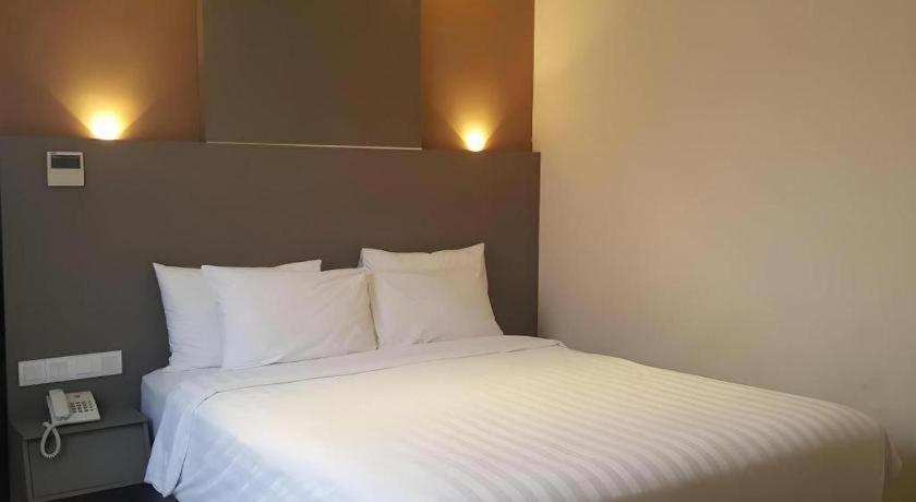 Kharisma Hotel 마디운 외부 사진