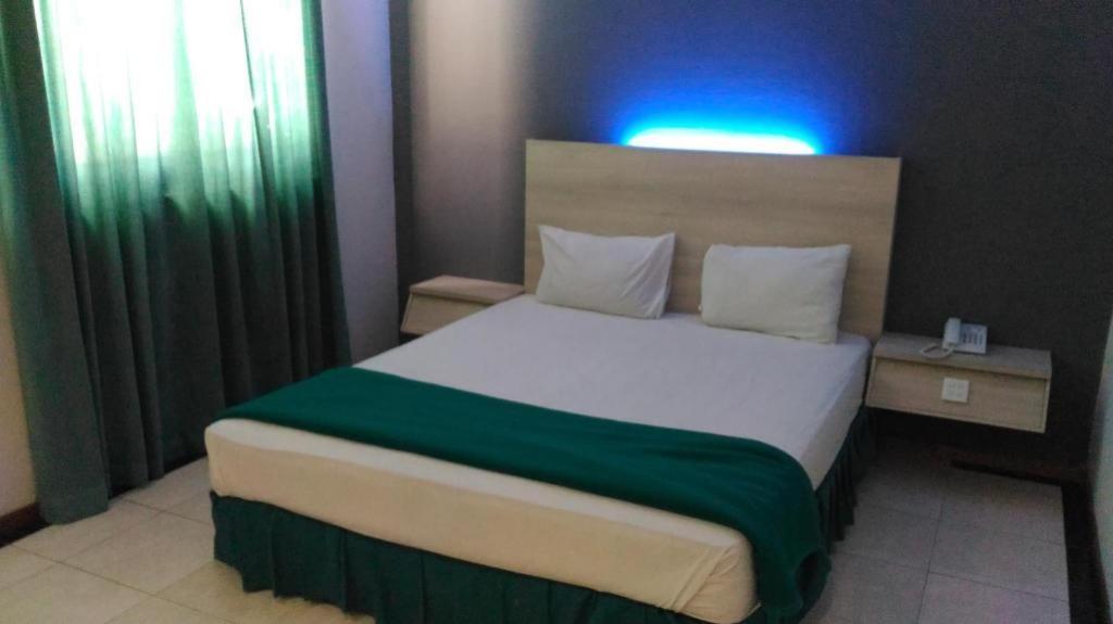 Kharisma Hotel 마디운 외부 사진