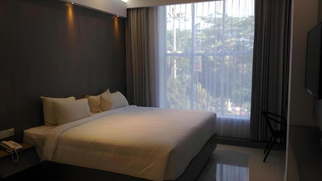 Kharisma Hotel 마디운 외부 사진