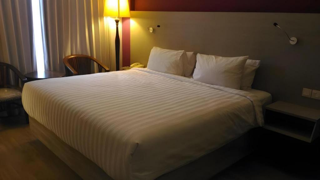 Kharisma Hotel 마디운 외부 사진